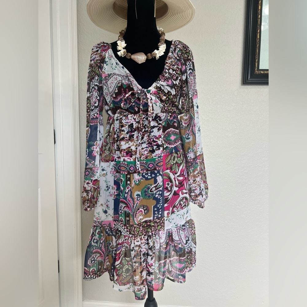 Elan Pink and Purple Long Sleeve V-Neck Sundress
Caja 9